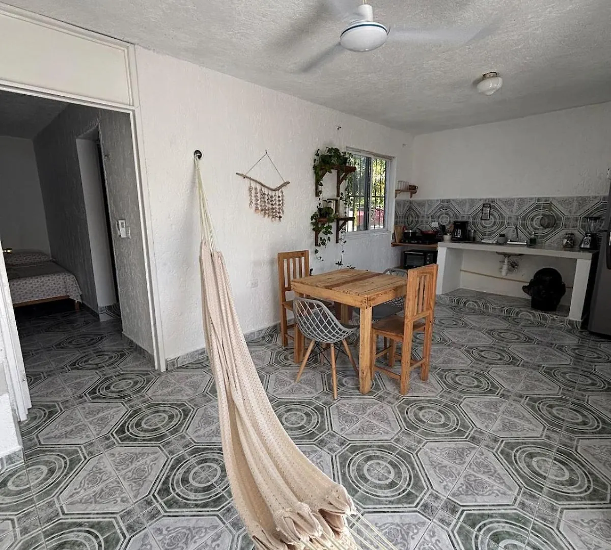 Centrally Located Apartment 2 Blocks From The Sea 科苏梅尔