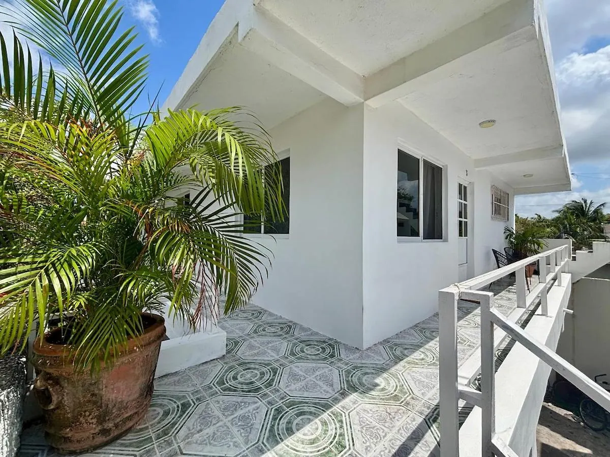 Centrally Located Apartment 2 Blocks From The Sea 科苏梅尔